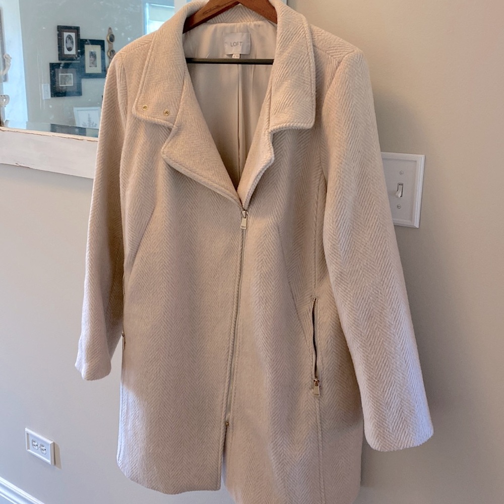 NWOT LOFT size xl cream herringbone lined coat with zip pockets